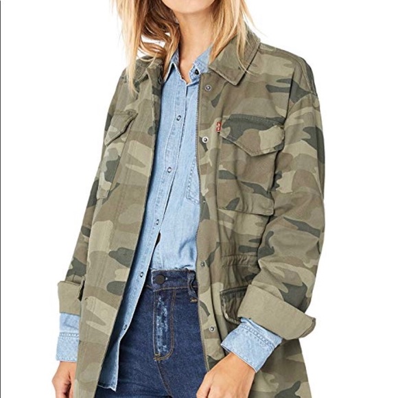 Levi's Jackets & Blazers - Levi’s Women’s Camouflage Zip Up Buttoned 3/4 length Field Jacket